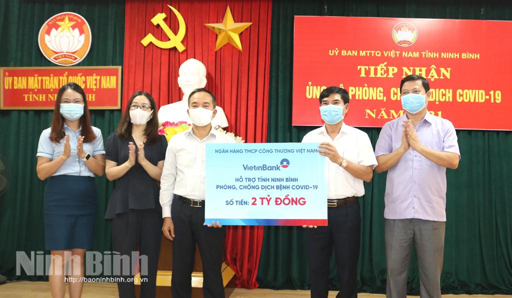 MTTQ tỉnh tiếp nhận ủng hộ phòng, chống dịch COVID-19