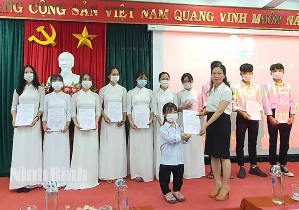 Nguyễn Thị Phương - nữ đảng viên trẻ "đặc biệt"