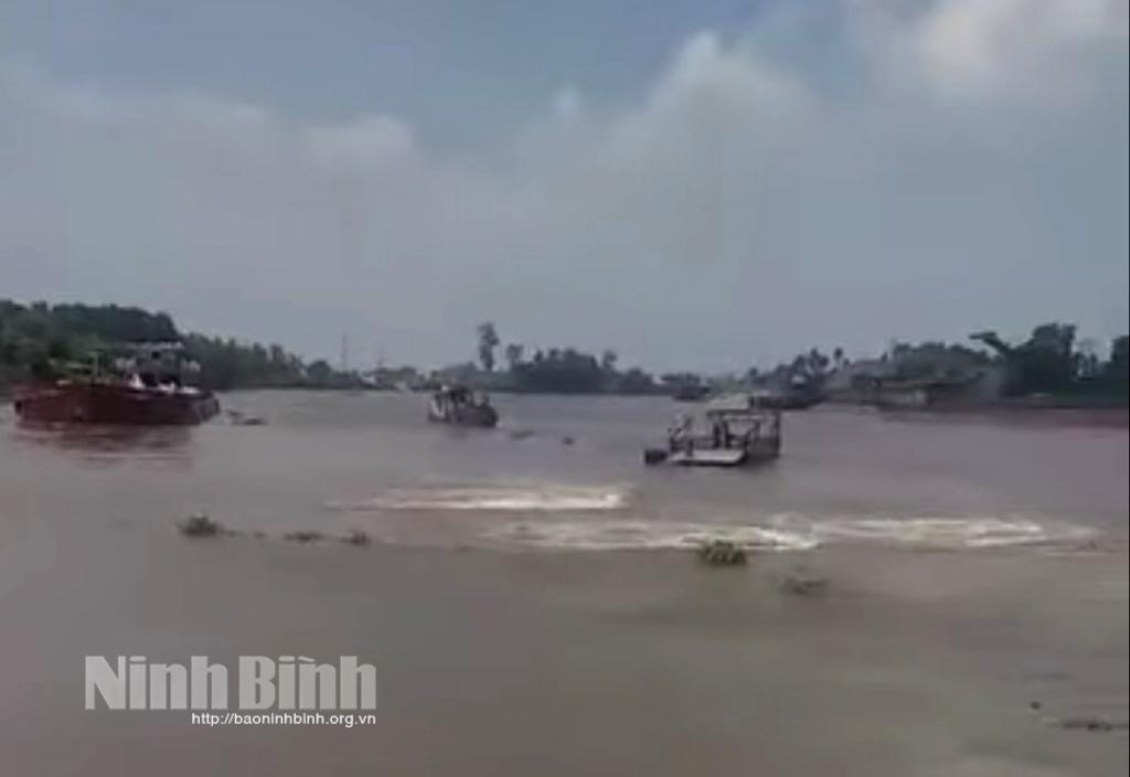 Tai nạn giao thông đường thủy trên sông Đáy khiến 1 người tử vong
