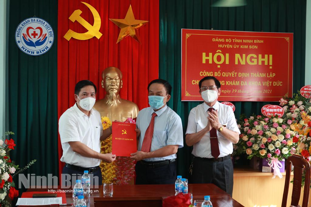Công bố Quyết định thành lập chi bộ phòng khám đa khoa Việt Đức