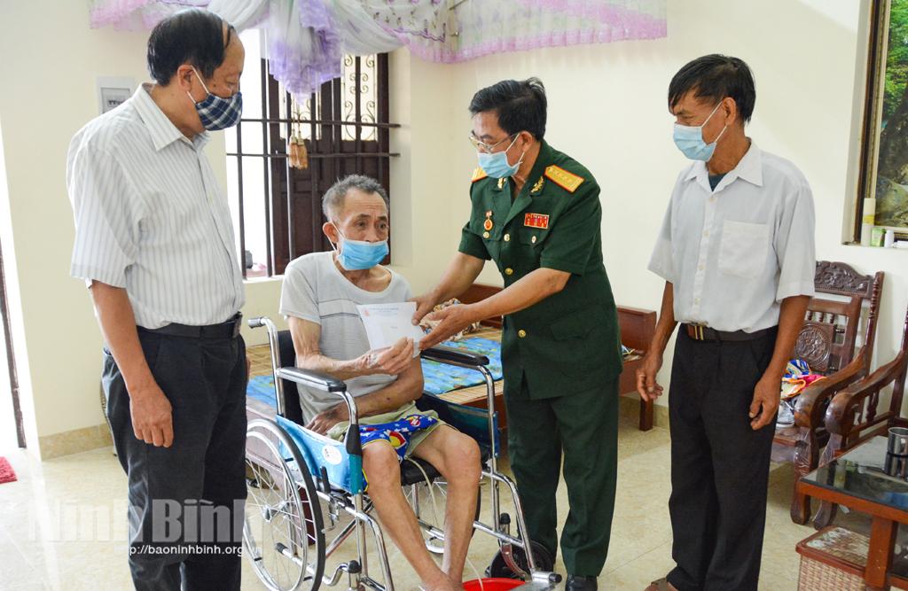 Tặng quà nạn nhân chất độc da cam/dioxin