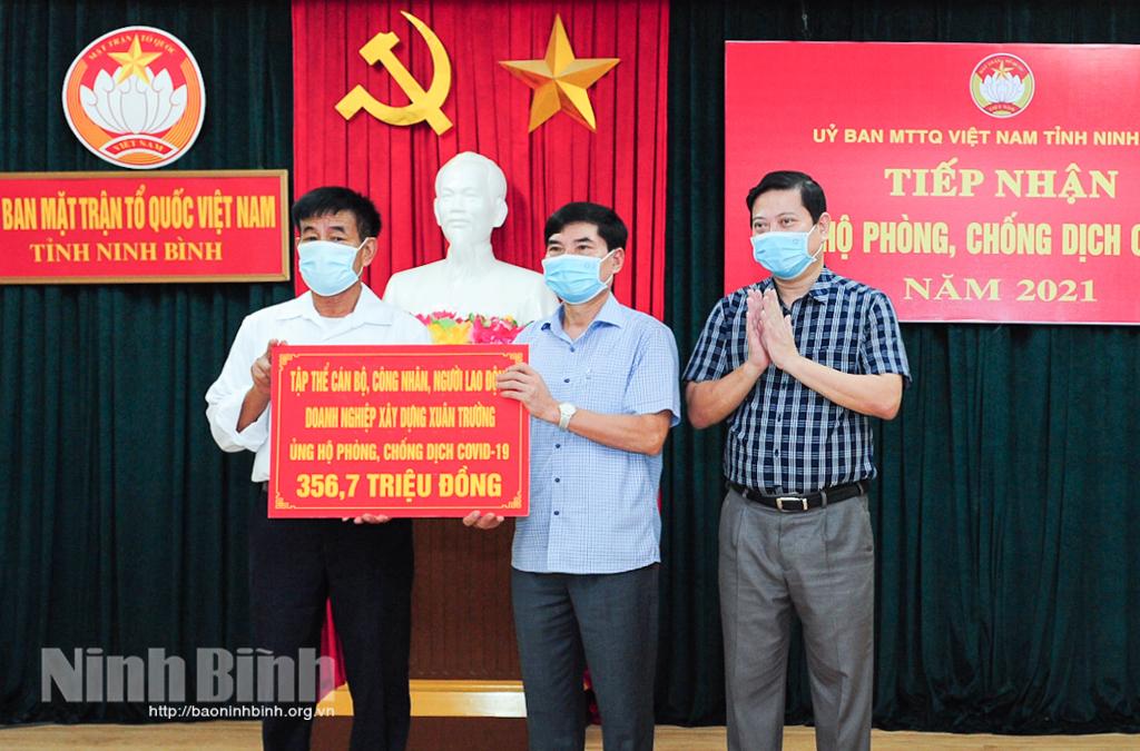 Ủy ban MTTQ Việt Nam tỉnh tiếp nhận ủng hộ phòng, chống dịch COVID-19