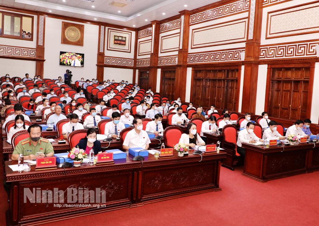 Kỳ họp thứ 2 HĐND tỉnh khóa XV: Tiếp tục làm việc, các đại biểu tiến hành thảo luận tại hội trường