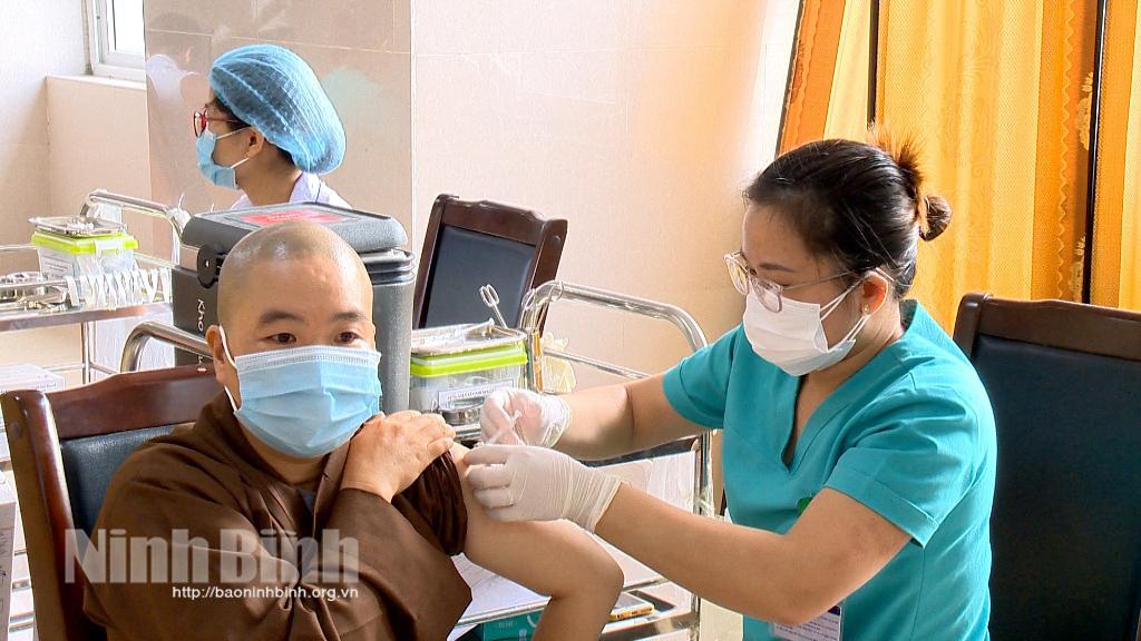 Ninh Bình đã tiêm chủng vắc xin COVID-19 đợt 3 cho trên 21 nghìn trường hợp
