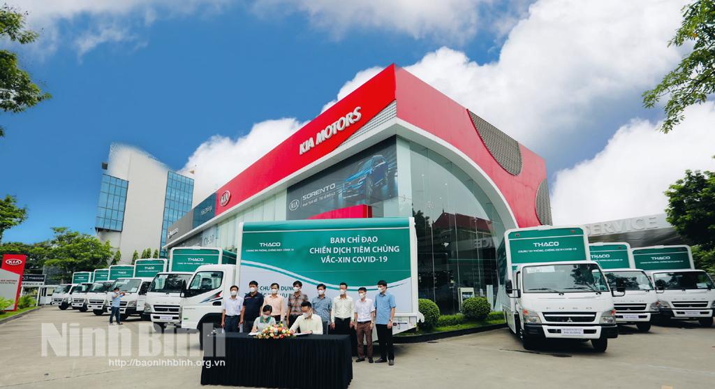 Ninh Bình tiếp nhận xe tiêm chủng vắc xin lưu động phòng COVID-19