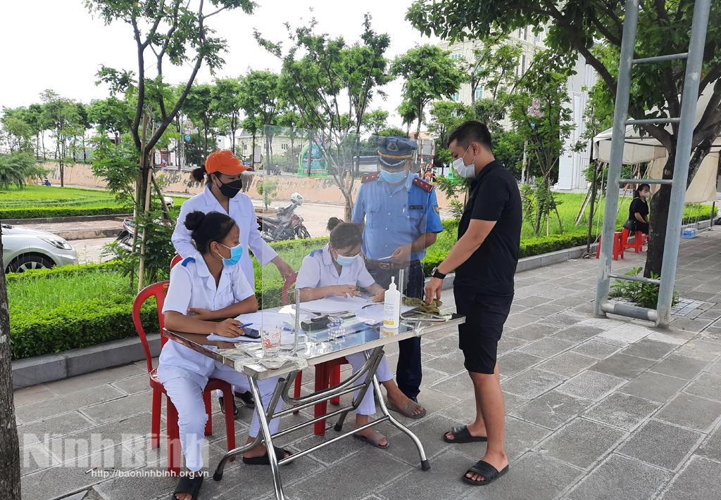 Điều chỉnh phương án phân luồng kiểm tra, kiểm soát y tế đối với người và phương tiện ra, vào tỉnh