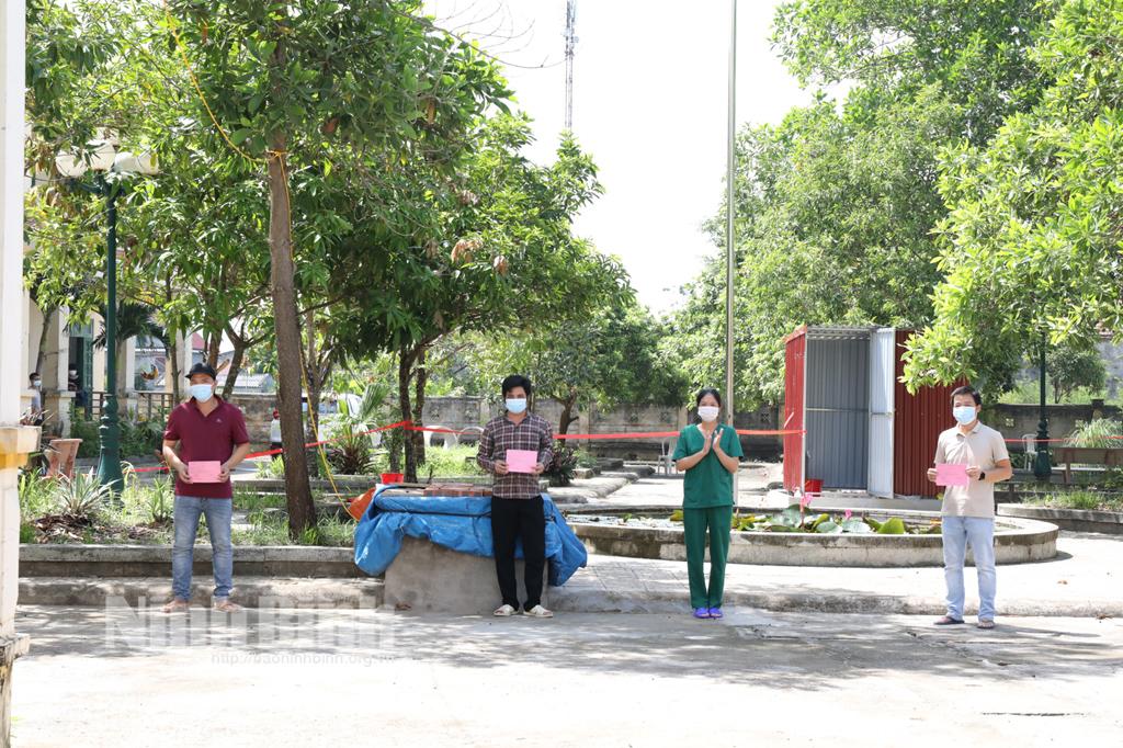 Phòng khám đa khoa khu vực Cồn Thoi xuất viện cho 3 bệnh nhân COVID-19