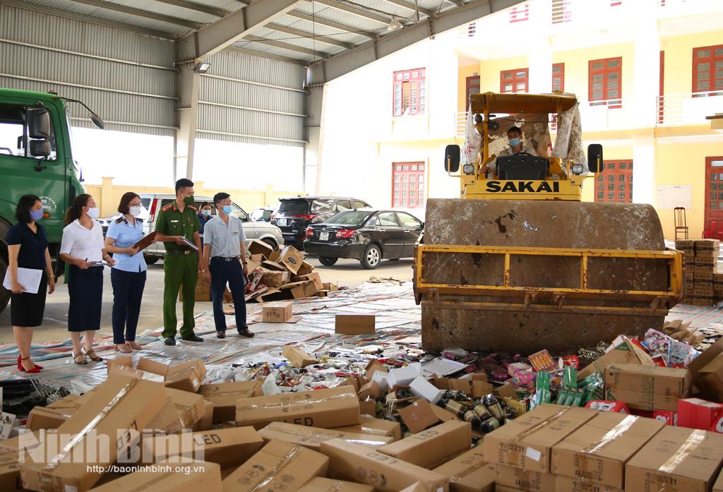 Cục Quản lý thị trường tiêu hủy hơn 24 nghìn sản phẩm vi phạm