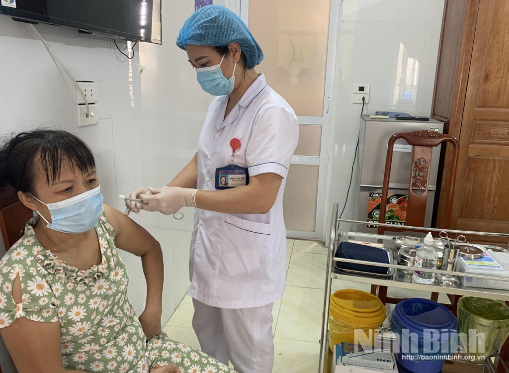 Đã tiêm trên 67,3 nghìn liều vắc-xin phòng COVID-19