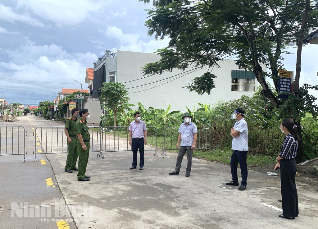 Kim Sơn buổi sáng ngày đầu tiên thực hiện quy định giãn cách theo Chỉ thị 15,16 của Thủ tướng Chính phủ