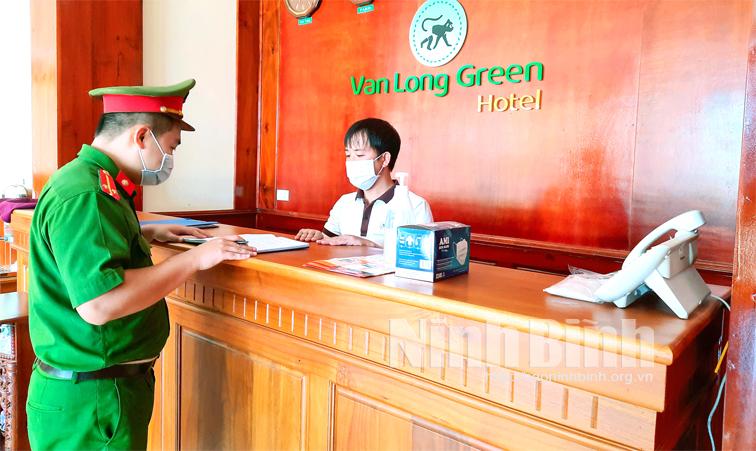 Siết chặt quản lý hoạt động xuất, nhập cảnh và cư trú của người nước ngoài trong bối cảnh dịch COVID-19