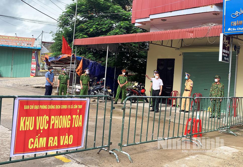 Lãnh đạo huyện Kim Sơn kiểm tra công tác phòng chống dịch COVID-19 những ngày giãn cách xã hội