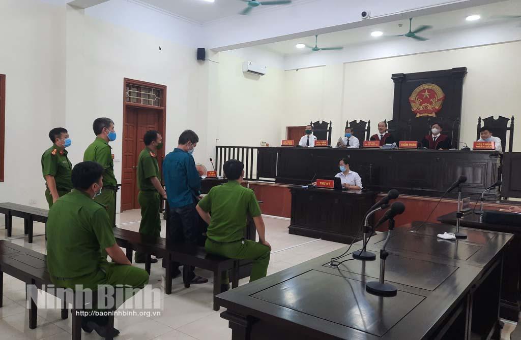 Án chung thân cho kẻ "tàng trữ trái phép chất ma túy"