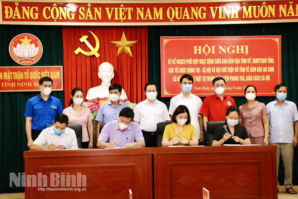 Ký kết kế hoạch hoạt động về đảm bảo an sinh xã hội, ANTT trong điều kiện phong tỏa, giãn cách xã hội
