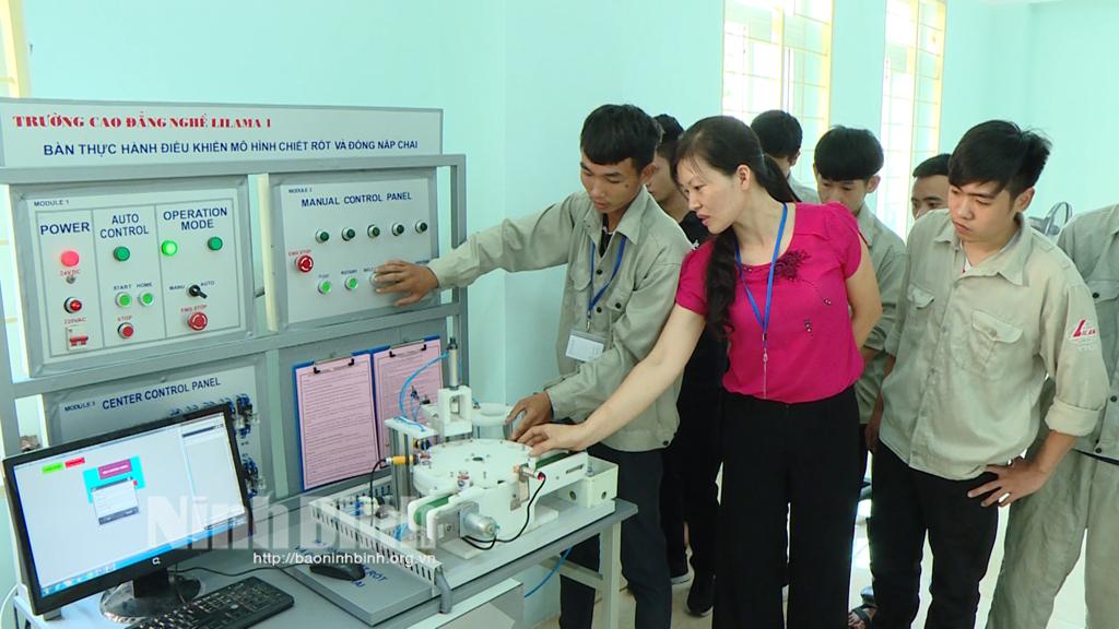 Thu hút lao động chất lượng cao bằng chính sách phù hợp