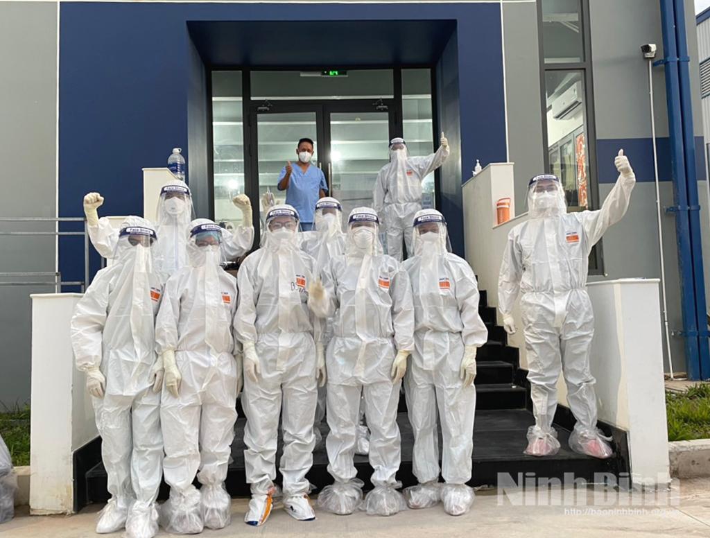 Những cán bộ y tế nơi tuyến đầu chống dịch