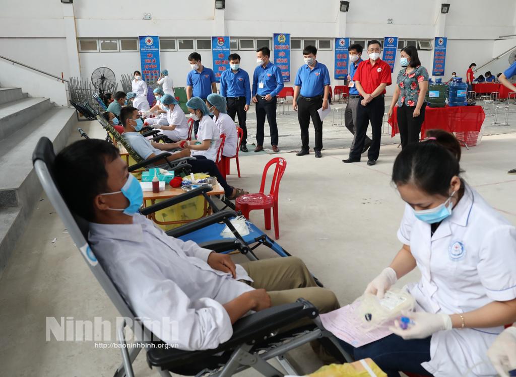 Thu được gần 500 đơn vị máu tại Ngày hội "hiến máu tình nguyện" huyện Nho Quan lần thứ XII - năm 2021