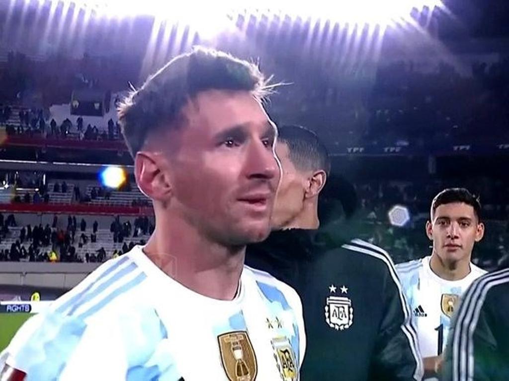 Messi gây sốt trên Twitter sau khi phá kỷ lục của "Vua bóng đá" Pele