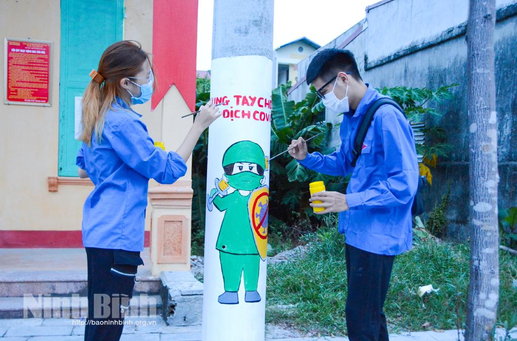 Mô hình "Cột điện nở hoa" trong tuyên truyền phòng, chống dịch COVID-19