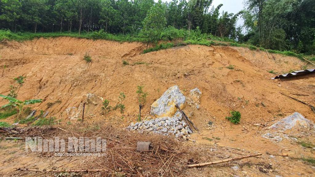 Mưa lớn làm sạt lở tại xã Cúc Phương