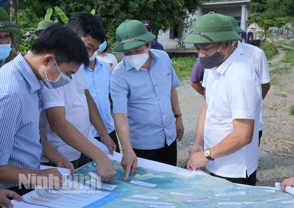 Đồng chí Chủ tịch UBND tỉnh kiểm tra tiến độ thực hiện các công trình trọng điểm của tỉnh trên địa bàn huyện Gia Viễn