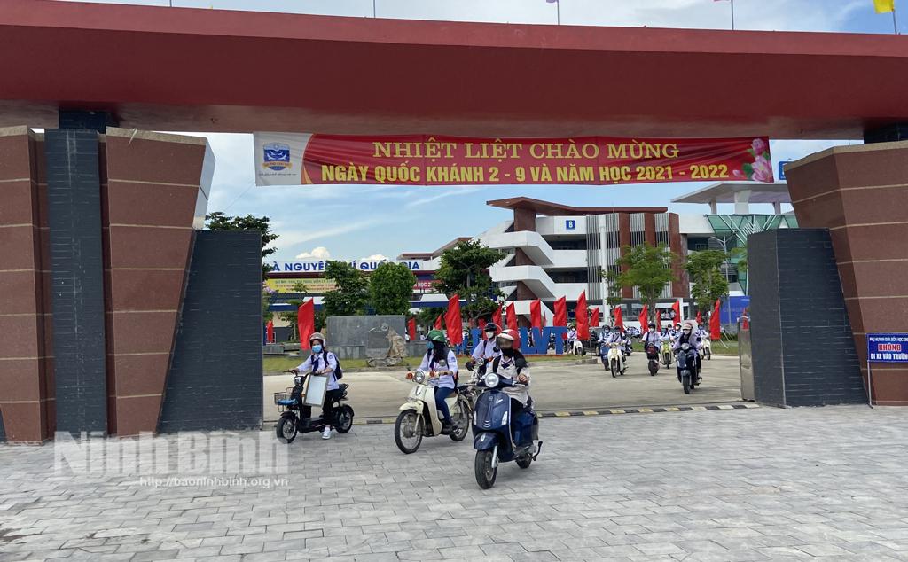 Không khí phấn khởi ngày đầu tiên bước vào năm học mới