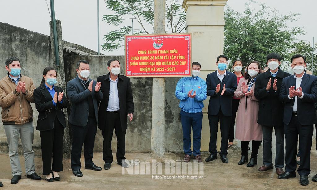 Khánh thành công trình thanh niên Thắp sáng đường quê