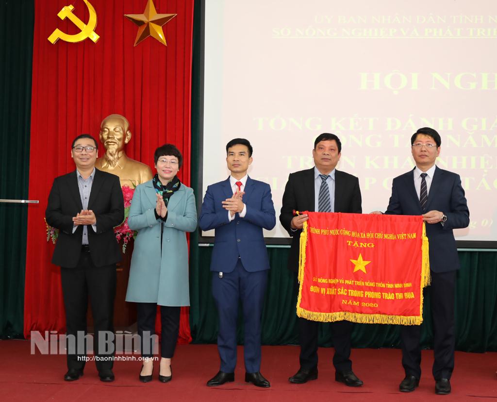 Nông nghiệp tiếp tục khẳng định là trụ đỡ của nền kinh tế