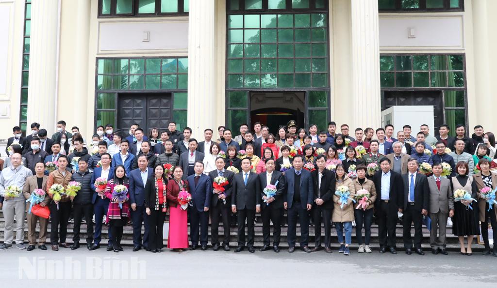 Gặp mặt, biểu dương các tổ chức, cá nhân tiêu biểu thực hiện nhiệm vụ đón công dân và chống dịch COVID-19 tại các tỉnh phía Nam