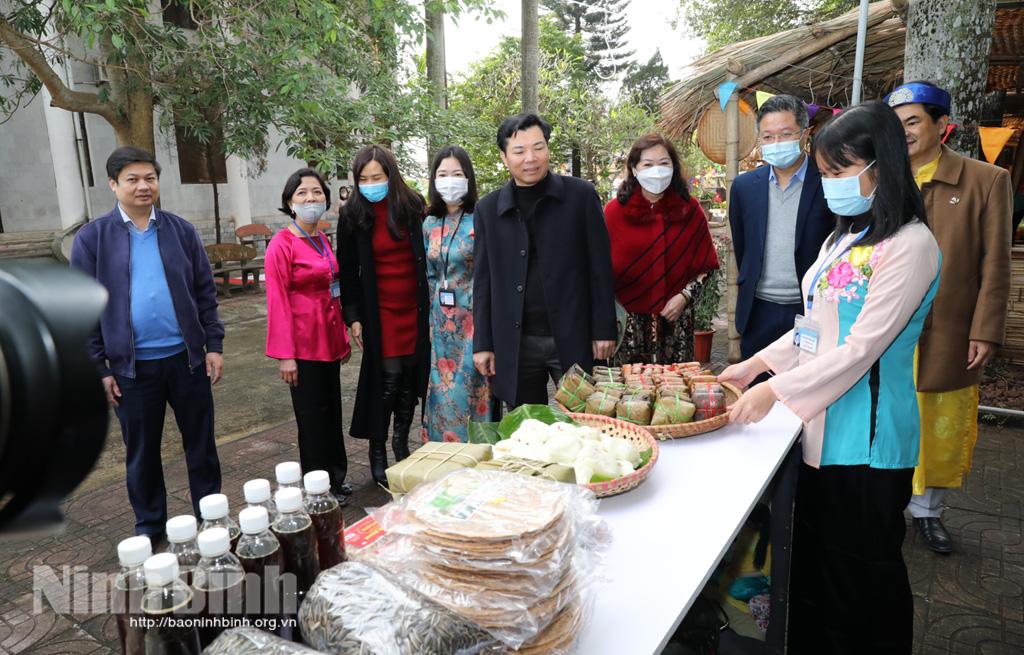 Khai mạc trưng bày chuyên đề "Không gian chợ Tết xưa"