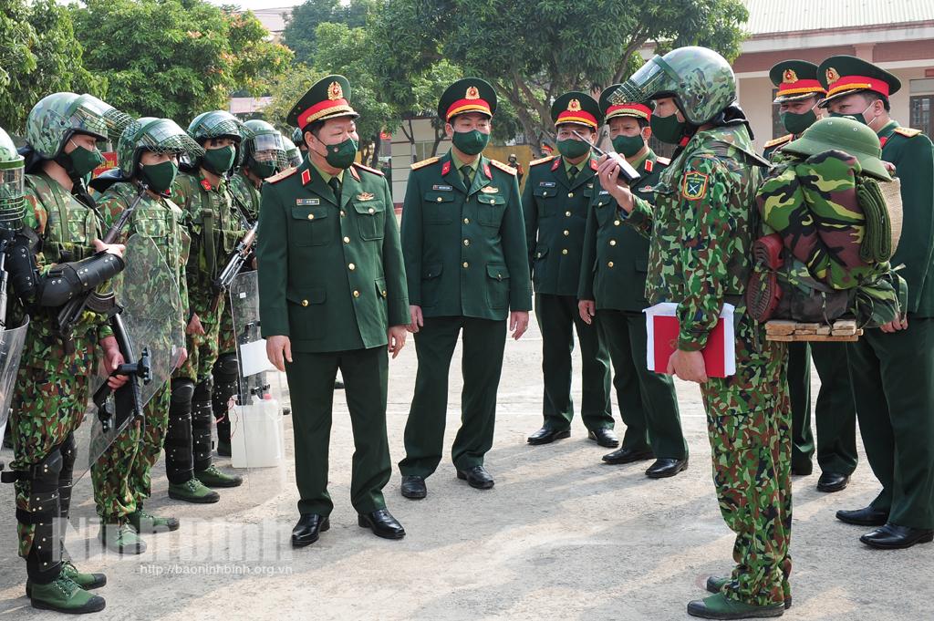 Đồng chí Phó Tư lệnh Quân khu 3 kiểm tra công tác sẵn sàng chiến đấu và tổ chức đón Tết Nguyên đán Nhâm dần năm 2022 tại Ninh Bình