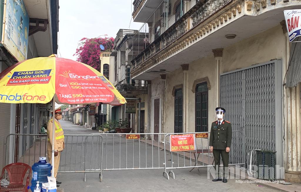 Vững vàng nơi tuyến đầu phòng, chống dịch