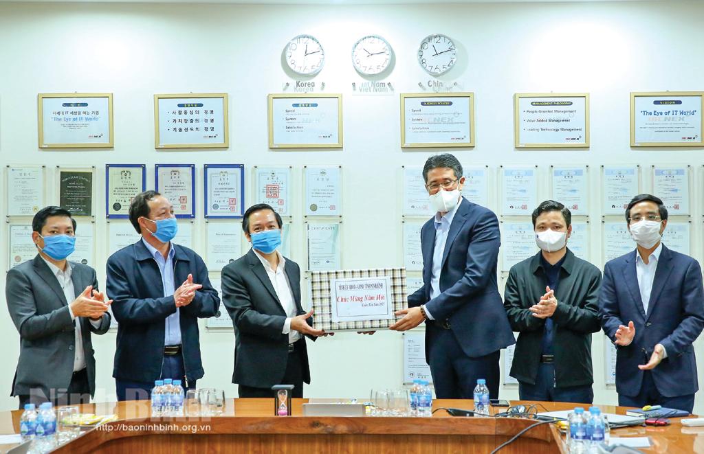 Sản xuất công nghiệp: Những gam màu sáng