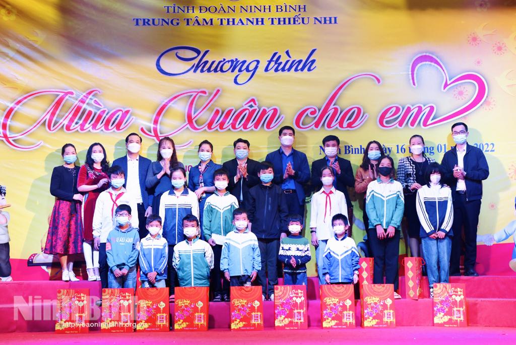 Tết ấm tình thân, cho xuân thêm hạnh phúc