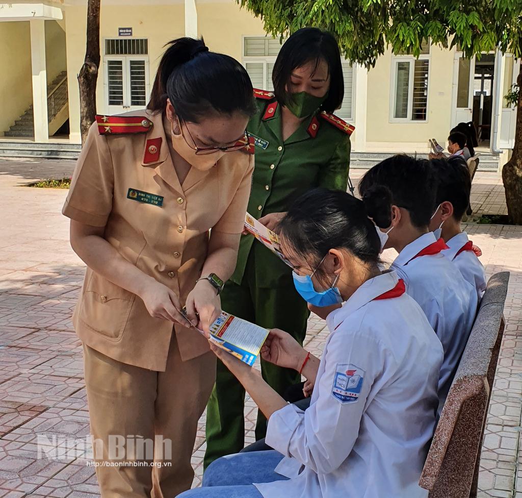 Tích cực tuyên truyền pháp luật về an toàn giao thông cho học sinh, sinh viên