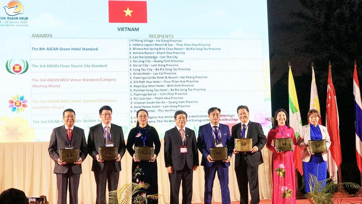 ASEAN Tourism Award honours Vietnam's 20 localities and units