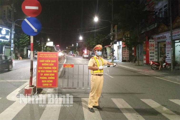 Công an Ninh Bình trên tuyến đầu phòng, chống dịch COVID-19