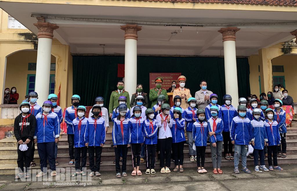 Tuyên truyền các quy định của pháp luật cho học sinh trường THCS xã Yên Hòa