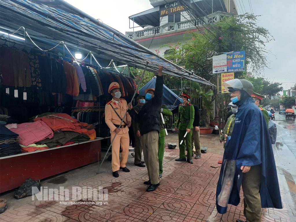 Kim Sơn giải tỏa hành lang an toàn giao thông dịp Tết nguyên đán Nhâm Dần 2022