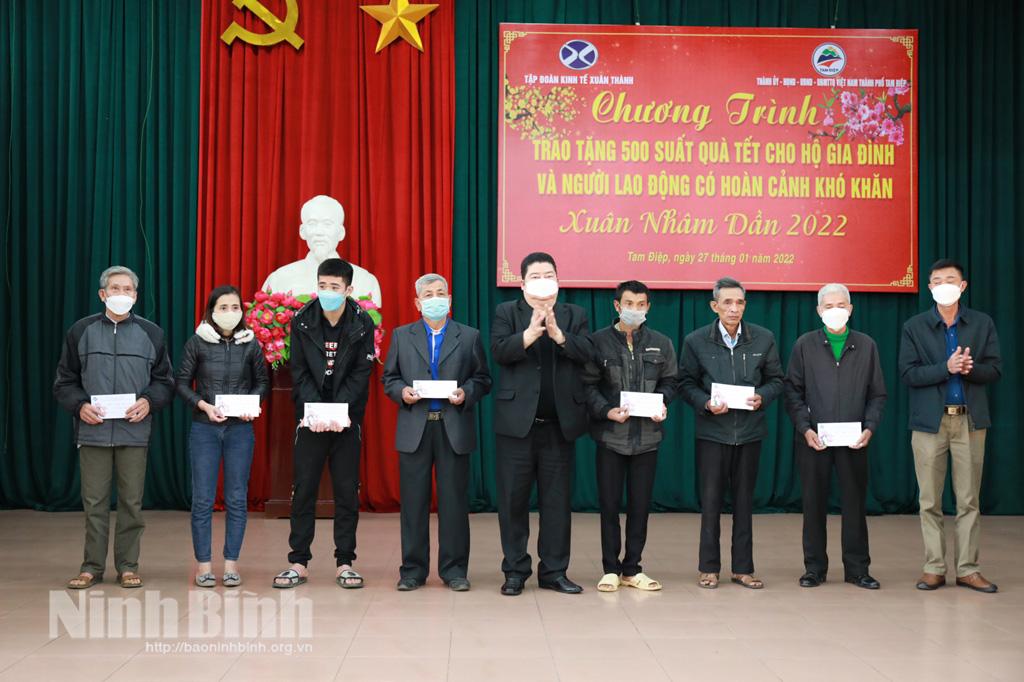 Tặng 500 suất quà Tết cho hộ gia đình và người lao động có hoàn cảnh khó khăn thành phố Tam Điệp
