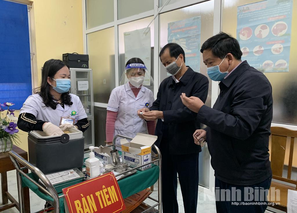 Hoa Lư tiêm phòng ngay khi có vắc xin để phòng, chống dịch