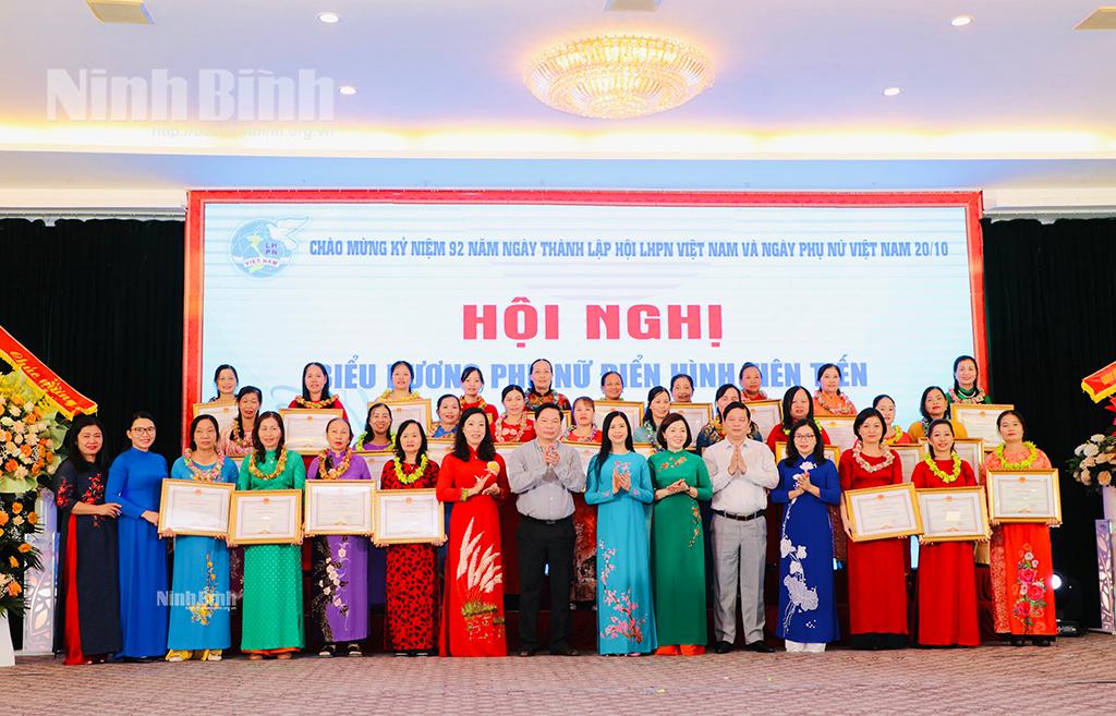 Biểu dương phụ nữ điển hình tiên tiến giai đoạn 2021- 2022