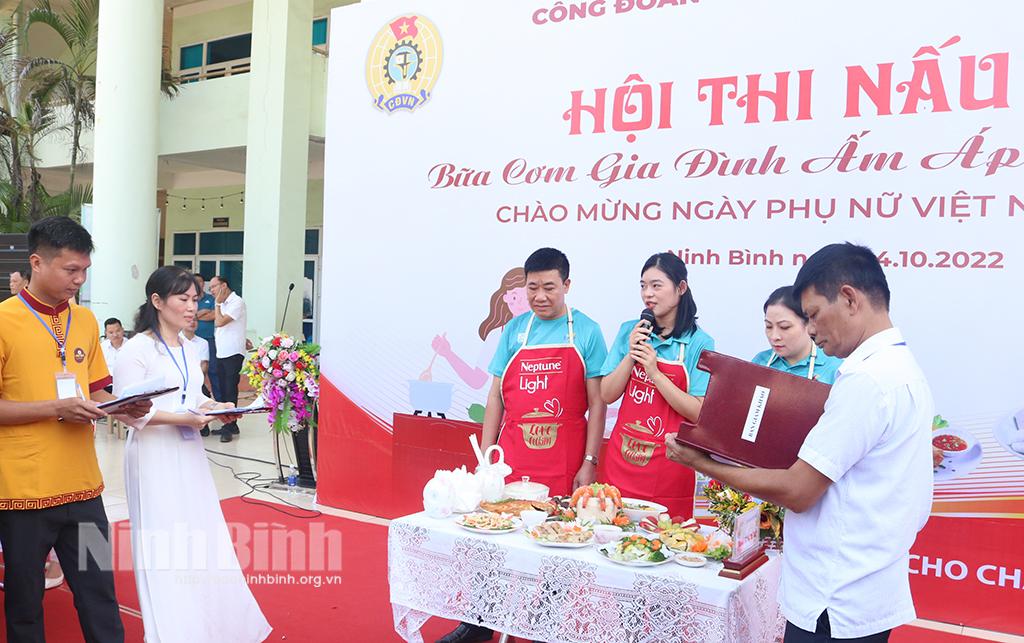 Hội thi nấu ăn "Bữa cơm gia đình ấm áp yêu thương"