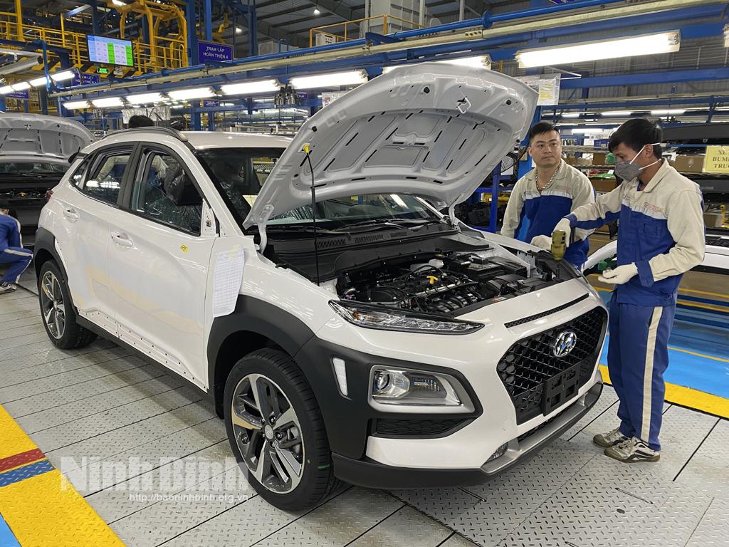 Các doanh nghiệp trong khu công nghiệp đẩy mạnh sản xuất phấn đấu hoàn thành kế hoạch năm