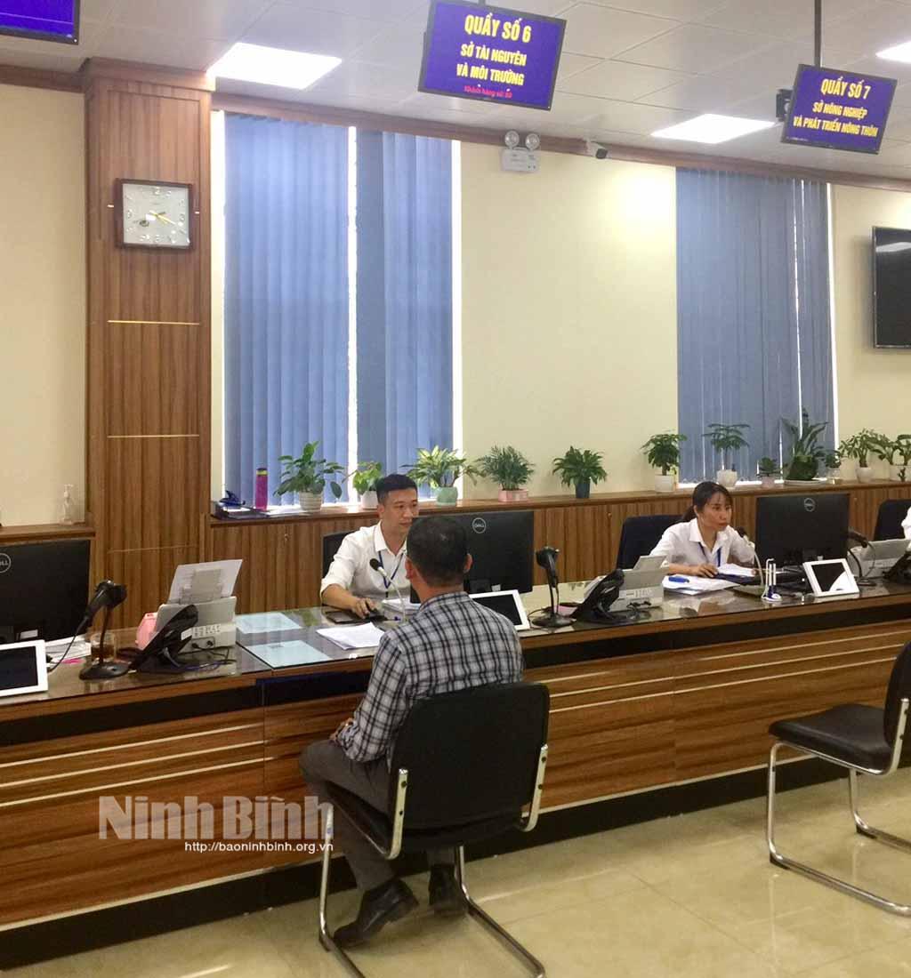 Công khai trên các phương tiện thông tin đại chúng về Tiếp nhận, giải quyết TTHC cấp, cấp đổi Giấy chứng nhận quyền sử dụng đất