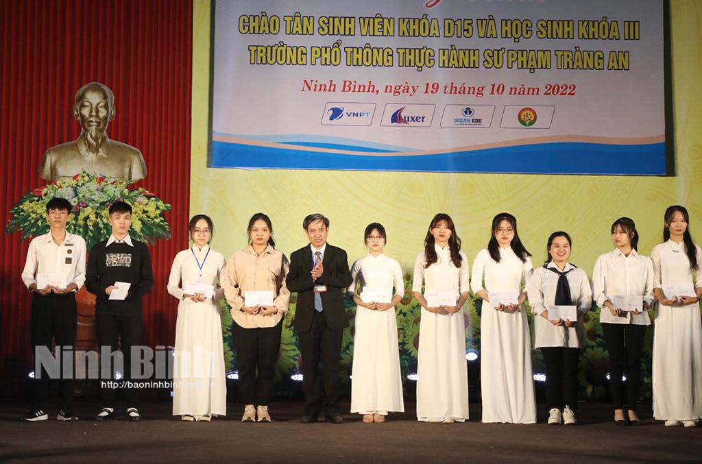 Trường Đại học Hoa Lư tổ chức chương trình chào tân sinh viên, học sinh
