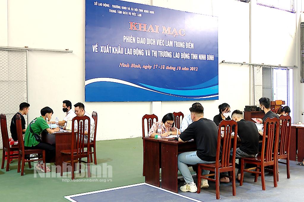 Khai thác thị trường lao động có thu nhập cao