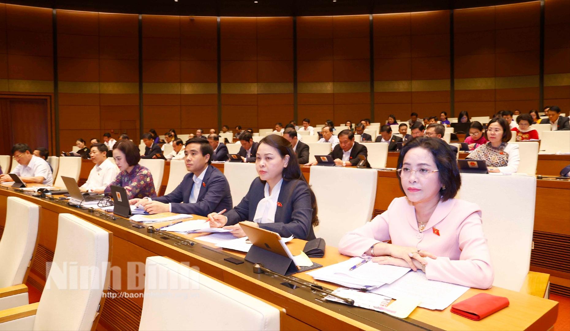 Kỳ họp thứ tư, Quốc hội khóa XV: Thảo luận về tình hình phát triển kinh tế- xã hội