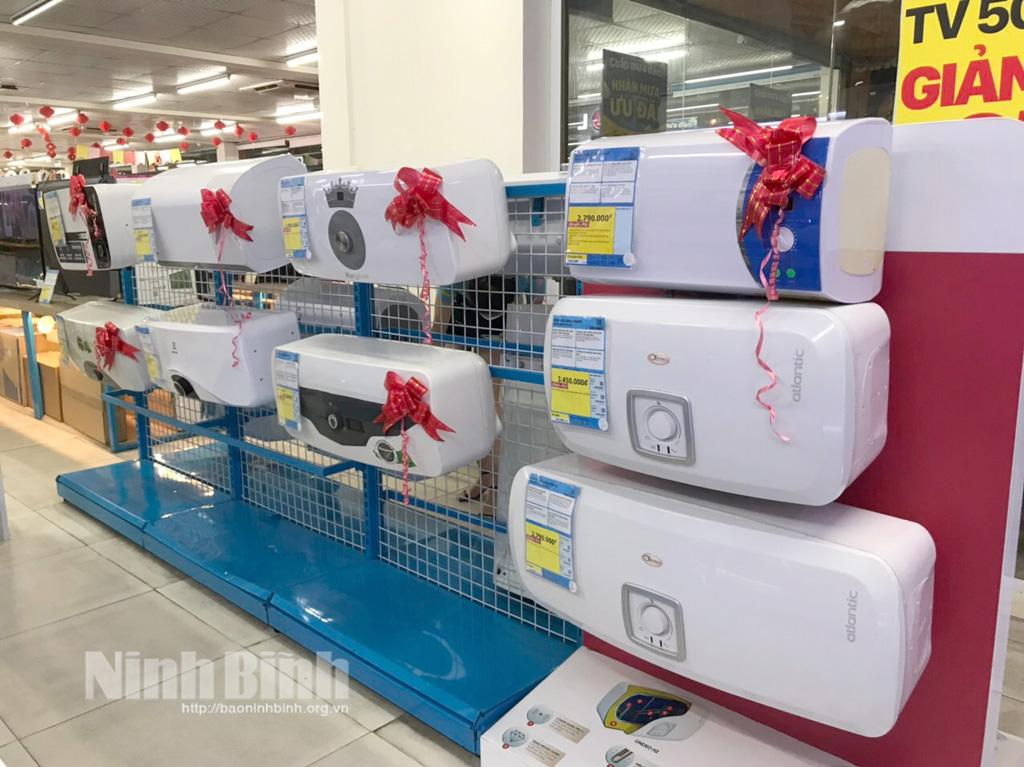 Thị trường bình nóng lạnh "tăng nhiệt" khi mùa rét cận kề