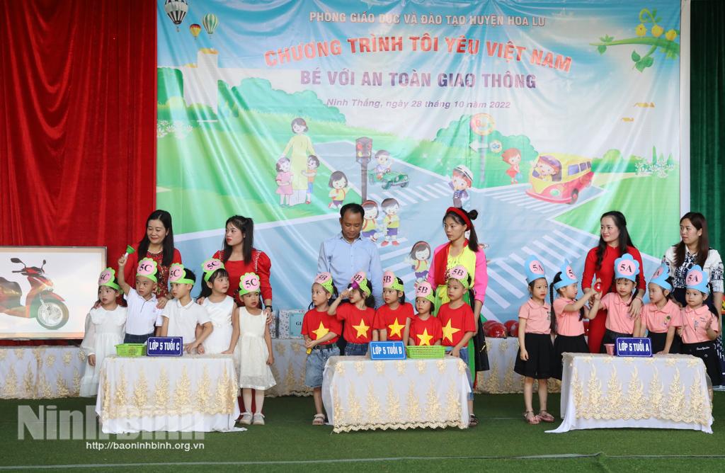 Chuyên đề "Bé với an toàn giao thông"